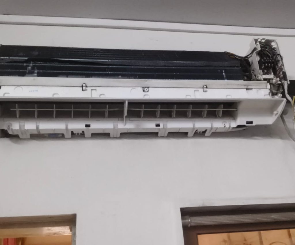Ac clining by water